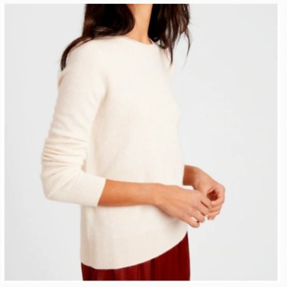White / Ivory Wool Blend Crew Neck Sweater (94)
